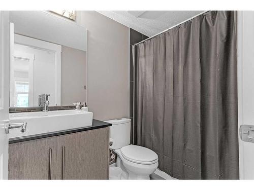 2417-11 Mahohany Row Se, Calgary, AB - Indoor Photo Showing Bathroom
