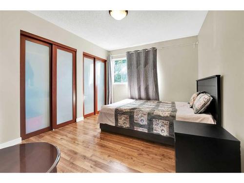 3408 56 Street Ne, Calgary, AB - Indoor Photo Showing Bedroom