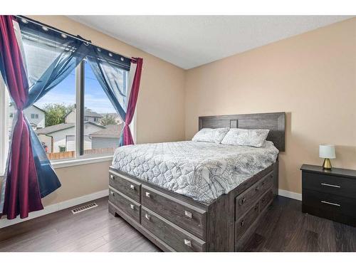 14764 Mt Mckenzie Drive Se, Calgary, AB - Indoor Photo Showing Bedroom