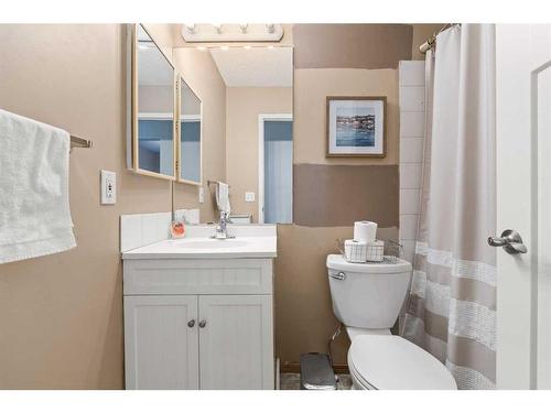14764 Mt Mckenzie Drive Se, Calgary, AB - Indoor Photo Showing Bathroom