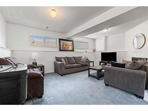 14764 Mt Mckenzie Drive Se, Calgary, AB - Indoor Photo Showing Living Room