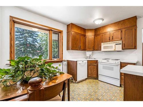 1220 Varsity Estates Road Nw, Calgary, AB - Indoor Photo Showing Kitchen