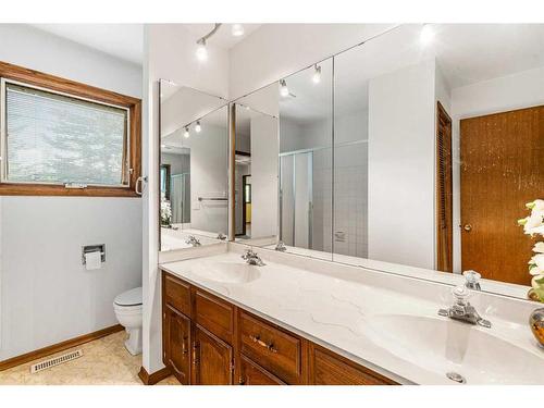 1220 Varsity Estates Road Nw, Calgary, AB - Indoor Photo Showing Bathroom