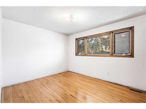 1220 Varsity Estates Road Nw, Calgary, AB - Indoor Photo Showing Other Room