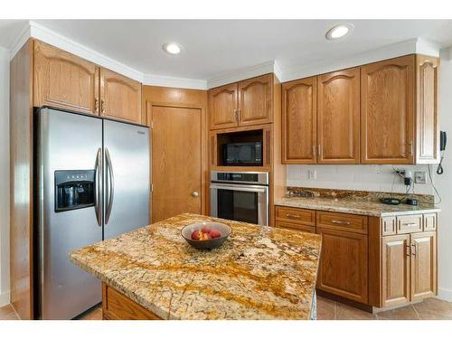 219 Silver Valley Boulevard Nw, Calgary, AB - Indoor Photo Showing Kitchen