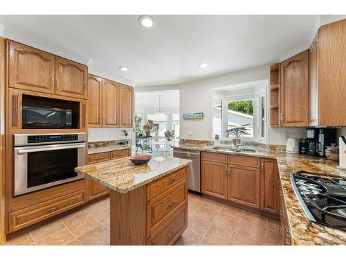 219 Silver Valley Boulevard Nw, Calgary, AB - Indoor Photo Showing Kitchen