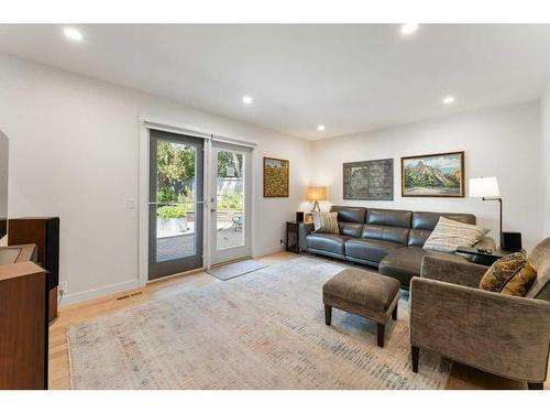 219 Silver Valley Boulevard Nw, Calgary, AB - Indoor Photo Showing Living Room