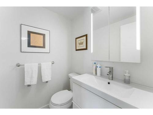 219 Silver Valley Boulevard Nw, Calgary, AB - Indoor Photo Showing Bathroom