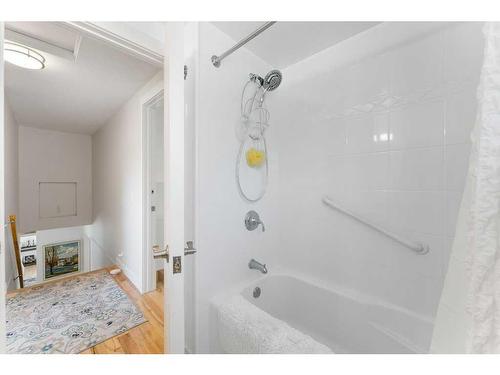 219 Silver Valley Boulevard Nw, Calgary, AB - Indoor Photo Showing Bathroom