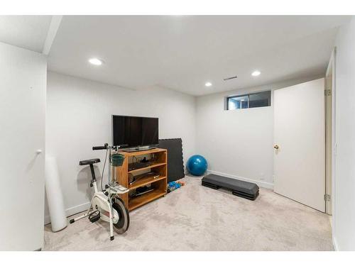 219 Silver Valley Boulevard Nw, Calgary, AB - Indoor Photo Showing Other Room