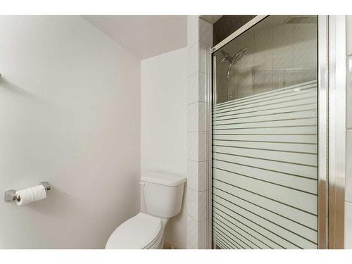 219 Silver Valley Boulevard Nw, Calgary, AB - Indoor Photo Showing Bathroom
