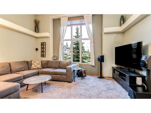 234 Covington Close Ne, Calgary, AB - Indoor Photo Showing Living Room