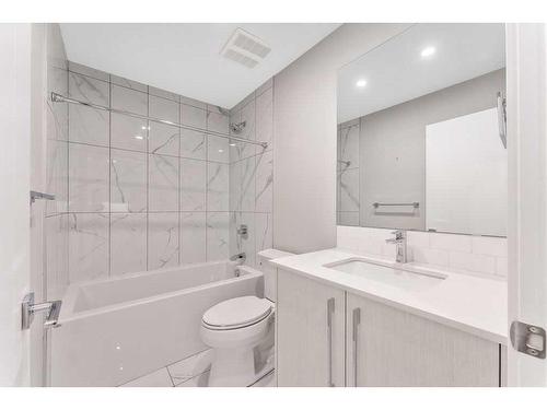 223-383 Smith Street Nw, Calgary, AB - Indoor Photo Showing Bathroom