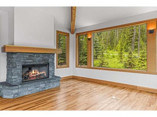 860 Silvertip Heights, Canmore, AB - Indoor Photo Showing Living Room With Fireplace