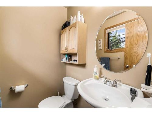 1320 56 Avenue Nw, Calgary, AB - Indoor Photo Showing Bathroom