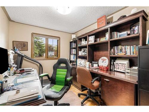 1320 56 Avenue Nw, Calgary, AB - Indoor Photo Showing Office