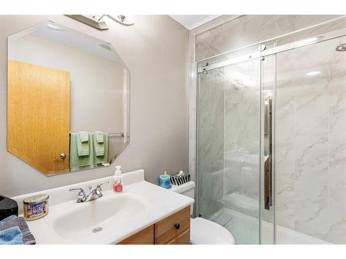 1320 56 Avenue Nw, Calgary, AB - Indoor Photo Showing Bathroom