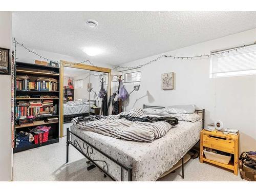 1320 56 Avenue Nw, Calgary, AB - Indoor Photo Showing Bedroom