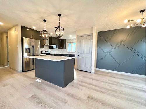 101 Forest Road Se, Calgary, AB - Indoor Photo Showing Kitchen With Upgraded Kitchen