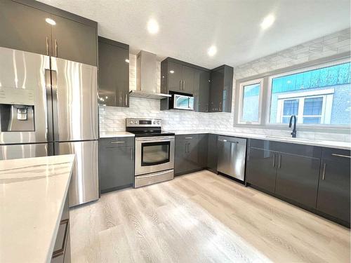 101 Forest Road Se, Calgary, AB - Indoor Photo Showing Kitchen With Upgraded Kitchen