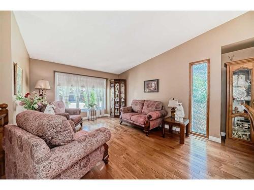 21 Sunhaven Link Se, Calgary, AB - Indoor Photo Showing Living Room