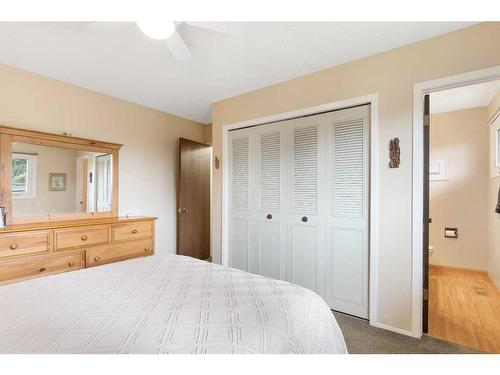 160 Berwick Way Nw, Calgary, AB - Indoor Photo Showing Bedroom