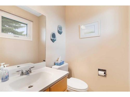 160 Berwick Way Nw, Calgary, AB - Indoor Photo Showing Bathroom