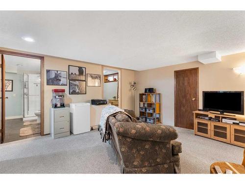 160 Berwick Way Nw, Calgary, AB - Indoor Photo Showing Other Room