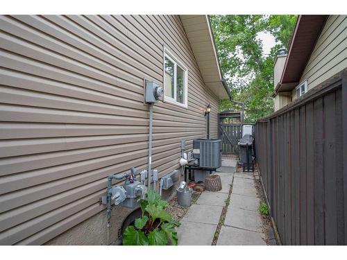 160 Berwick Way Nw, Calgary, AB - Outdoor With Exterior