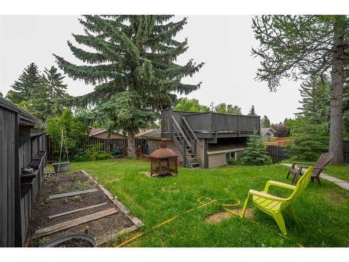 160 Berwick Way Nw, Calgary, AB - Outdoor With Backyard