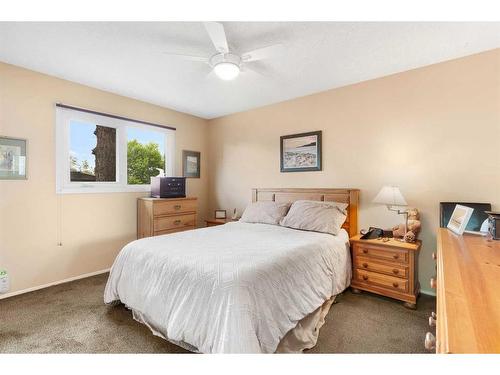 160 Berwick Way Nw, Calgary, AB - Indoor Photo Showing Bedroom
