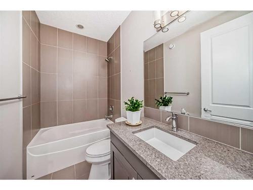 70 Ascot Crescent Sw, Calgary, AB - Indoor Photo Showing Bathroom