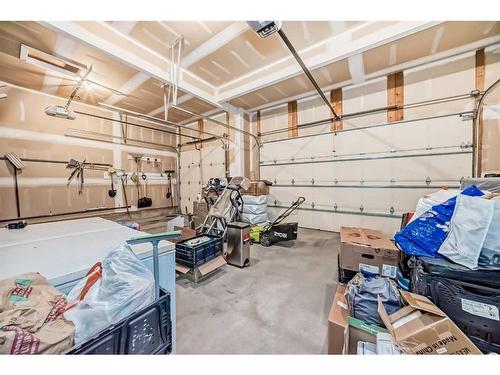 70 Ascot Crescent Sw, Calgary, AB - Indoor Photo Showing Garage