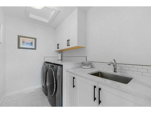 4916 19 Avenue Nw, Calgary, AB - Indoor Photo Showing Laundry Room