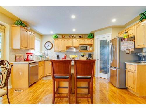 52 Cranleigh Drive Se, Calgary, AB - Indoor Photo Showing Kitchen