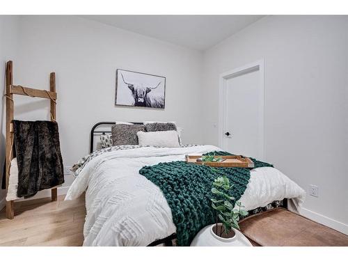 205-835 78 Street Sw, Calgary, AB - Indoor Photo Showing Bedroom