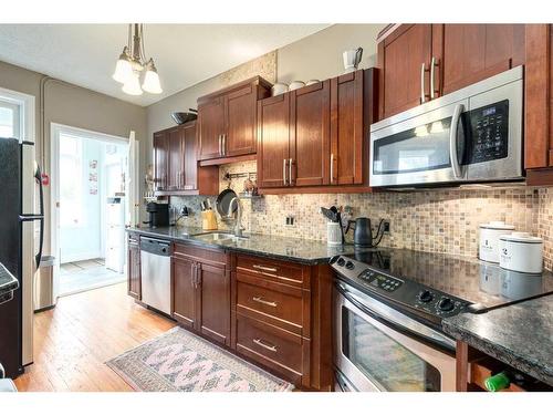 3-830 Memorial Drive Nw, Calgary, AB - Indoor Photo Showing Kitchen With Double Sink