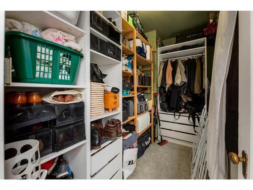 3-830 Memorial Drive Nw, Calgary, AB - Indoor With Storage