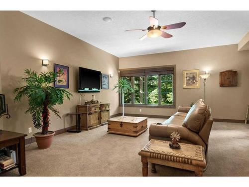 13-1359 69 Street Sw, Calgary, AB - Indoor Photo Showing Living Room