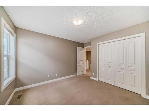 61 Evansview Manor Nw, Calgary, AB - Indoor Photo Showing Other Room