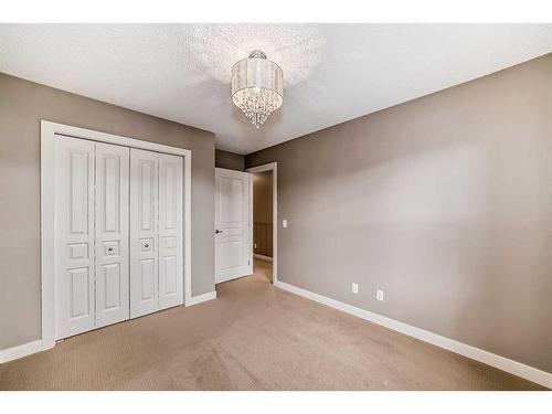 61 Evansview Manor Nw, Calgary, AB - Indoor Photo Showing Other Room