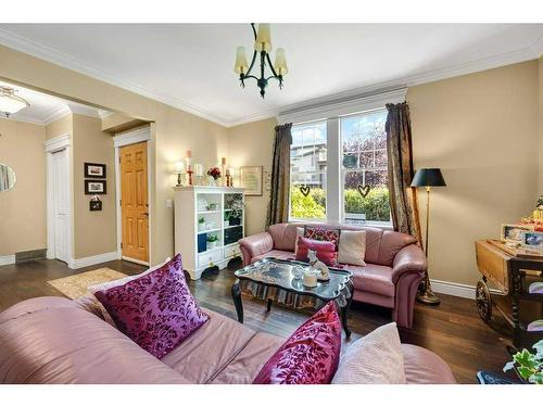 1427 2A Street Nw, Calgary, AB - Indoor Photo Showing Living Room