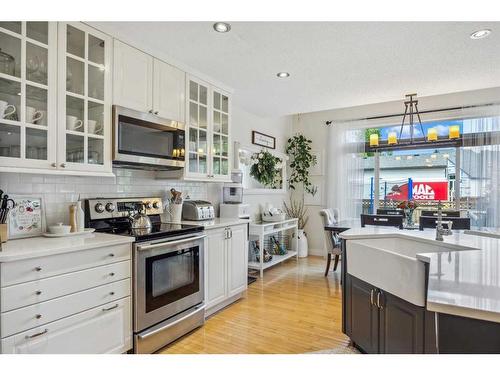 68 Crystalridge Crescent, Okotoks, AB - Indoor Photo Showing Kitchen