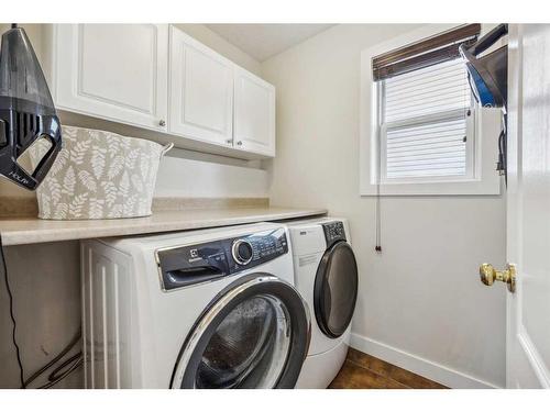 68 Crystalridge Crescent, Okotoks, AB - Indoor Photo Showing Laundry Room
