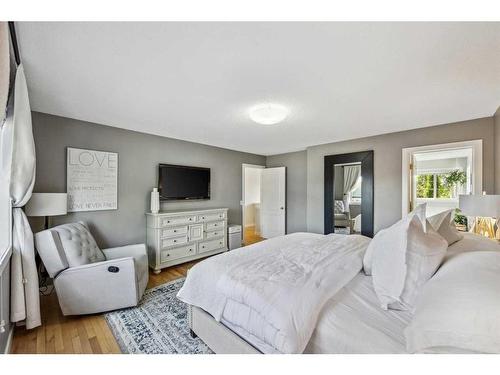 68 Crystalridge Crescent, Okotoks, AB - Indoor Photo Showing Bedroom