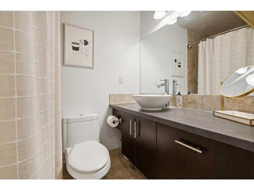 305-2602 14A Street Sw, Calgary, AB - Indoor Photo Showing Bathroom