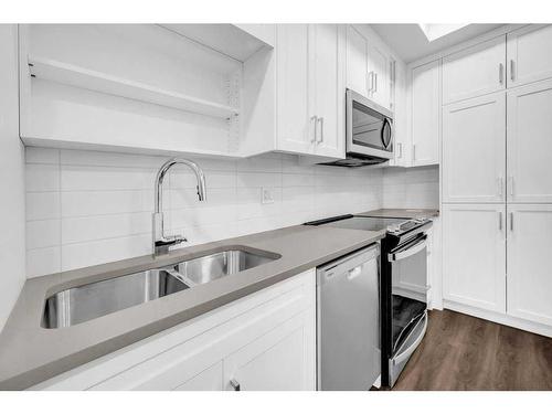 414-3932 University Avenue Nw, Calgary, AB - Indoor Photo Showing Kitchen With Double Sink
