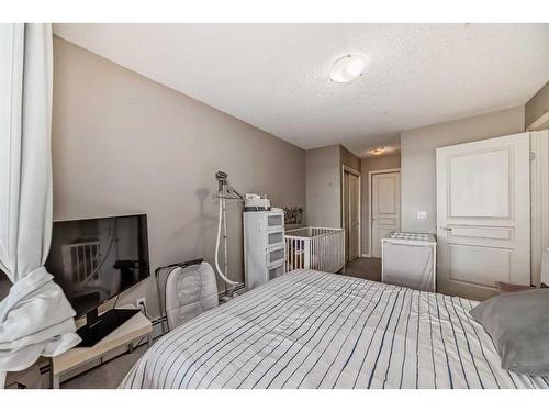 313-5115 Richard Road Sw, Calgary, AB - Indoor Photo Showing Bedroom