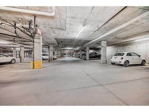 313-5115 Richard Road Sw, Calgary, AB - Indoor Photo Showing Garage
