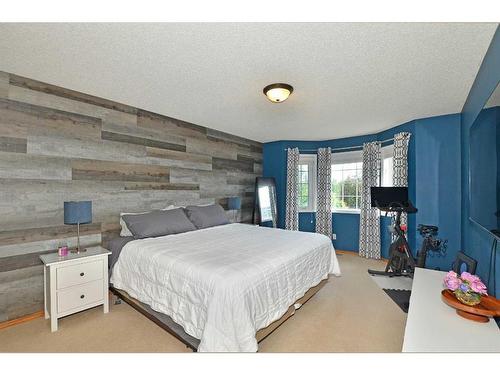 68 Chaparral Crescent Se, Calgary, AB - Indoor Photo Showing Bedroom
